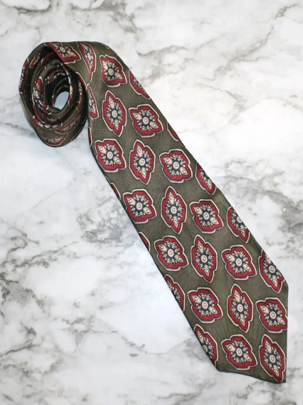 VINTAGE SAKS FIFTH AVENUE Neck Tie Classic Olive Oval Paisley Silk Necktie